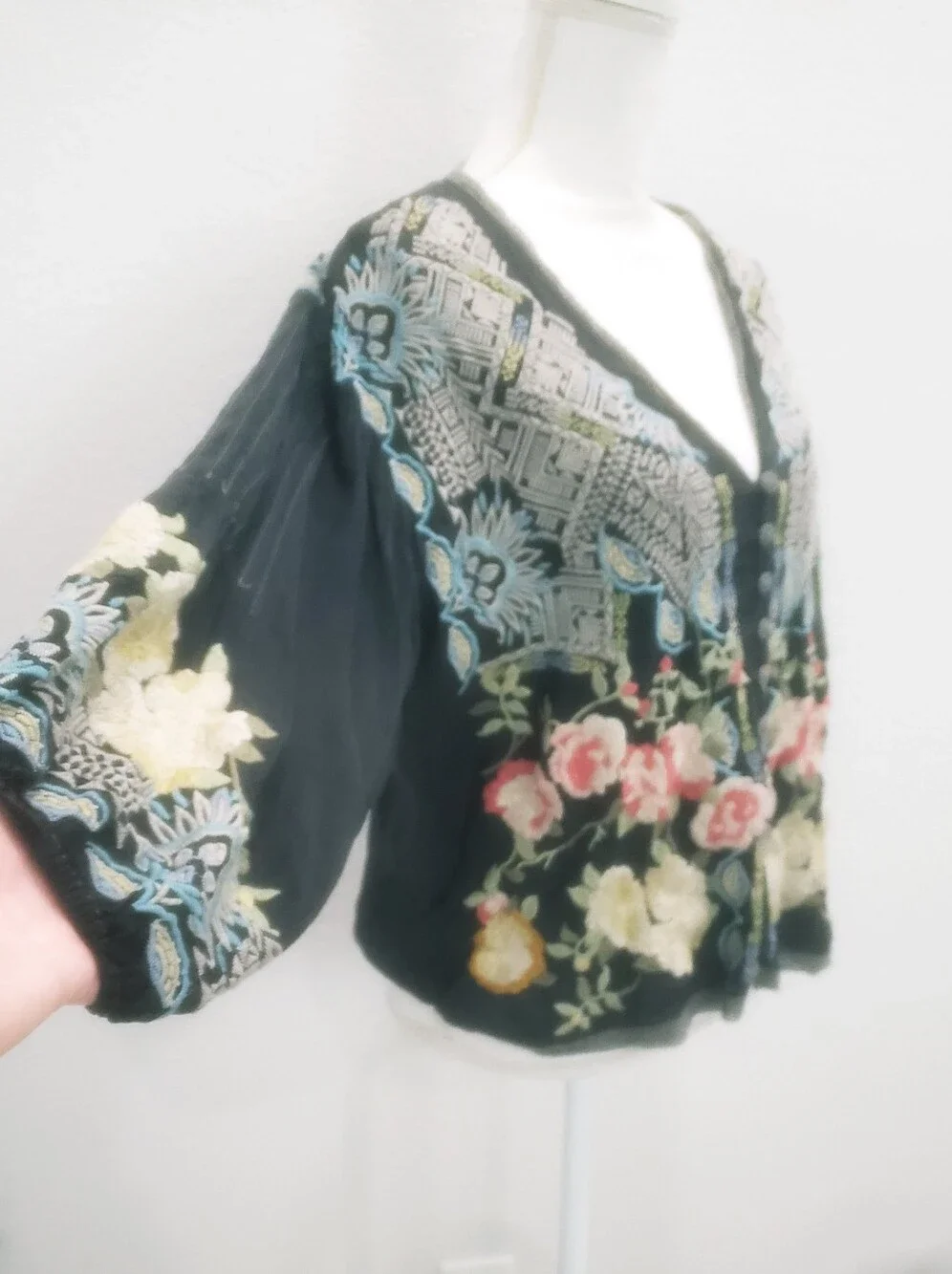Johnny Was Gray Floral Embroidered Boho Blouse Size Medium - Picture 3 of 7